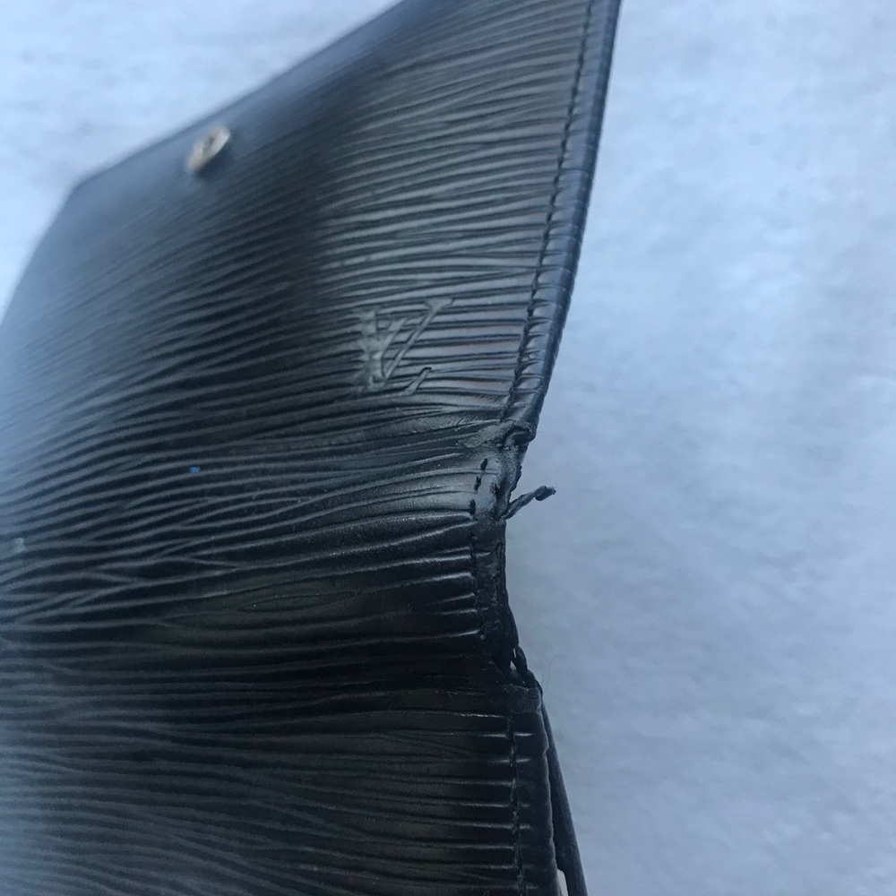 Louis Vuitton Epi Leather Wallet - Picture 4 of 4